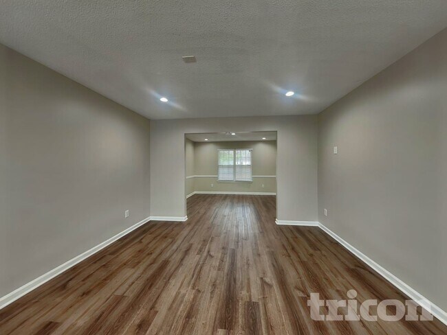 Photo - 589 Lakewater View Dr