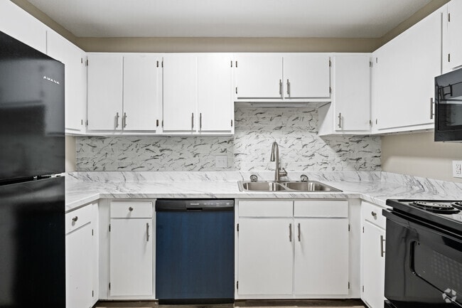 1BR, 1BA - 780SF - Kitchen - Orleans Apartments