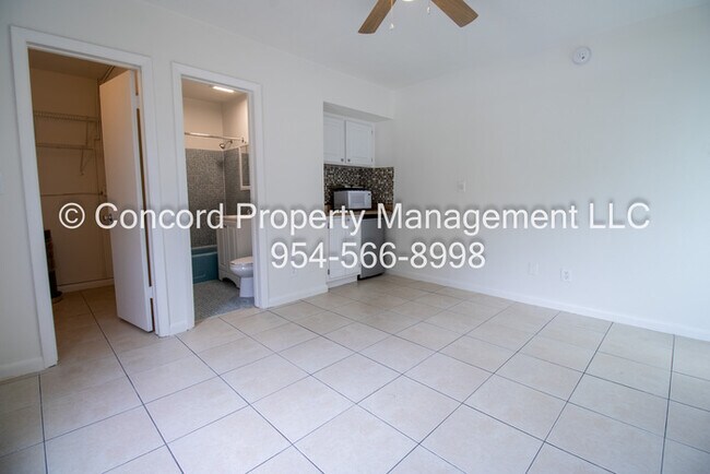 Photo - Efficiency Apartment with Pool and Laundry... Unit 4
