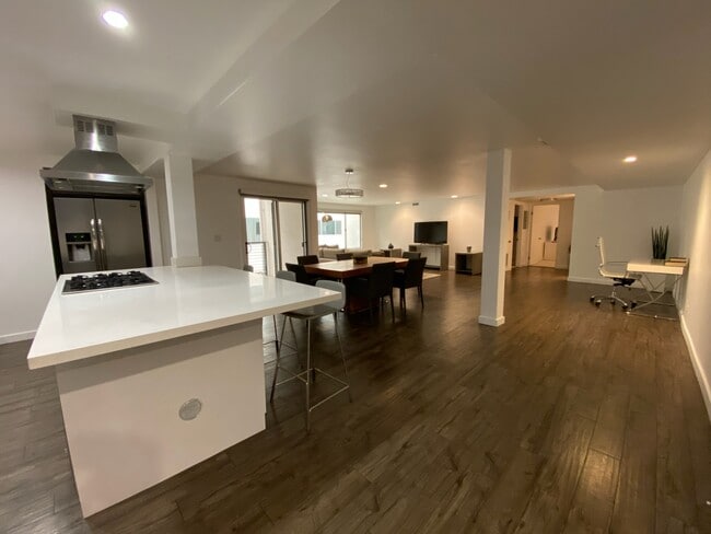 Photo - Ninety9Fifty5