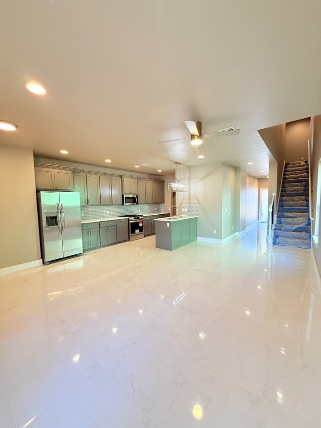 Photo - 621 Abadan Dr