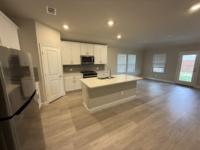 Photo - 702 Williams Wy