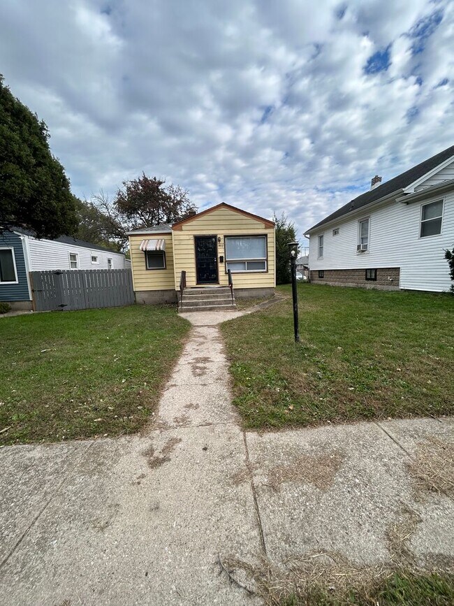 Photo - COZY HOME LOCATED CLOSE TO EVERYTHING!