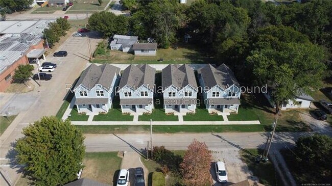 724 S Weenonah Ave