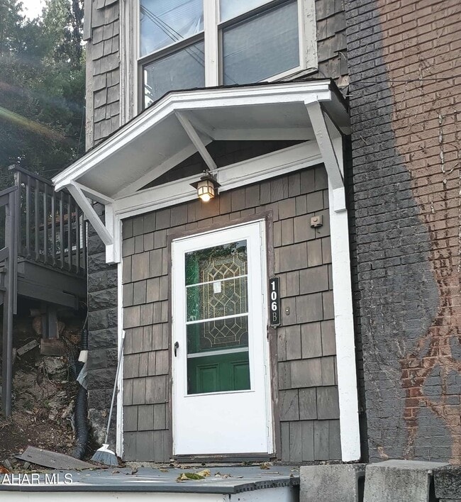 Photo - 106 Ruskin Dr