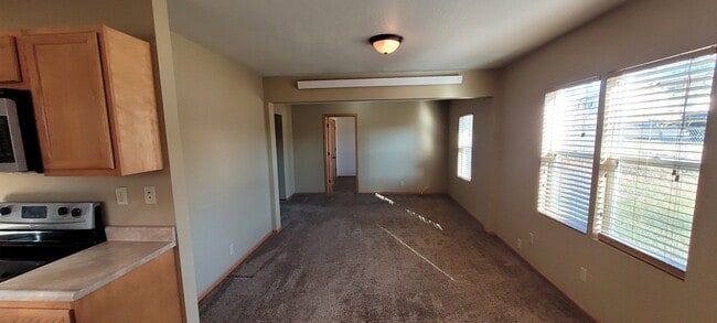 Photo - 825 N 7th St