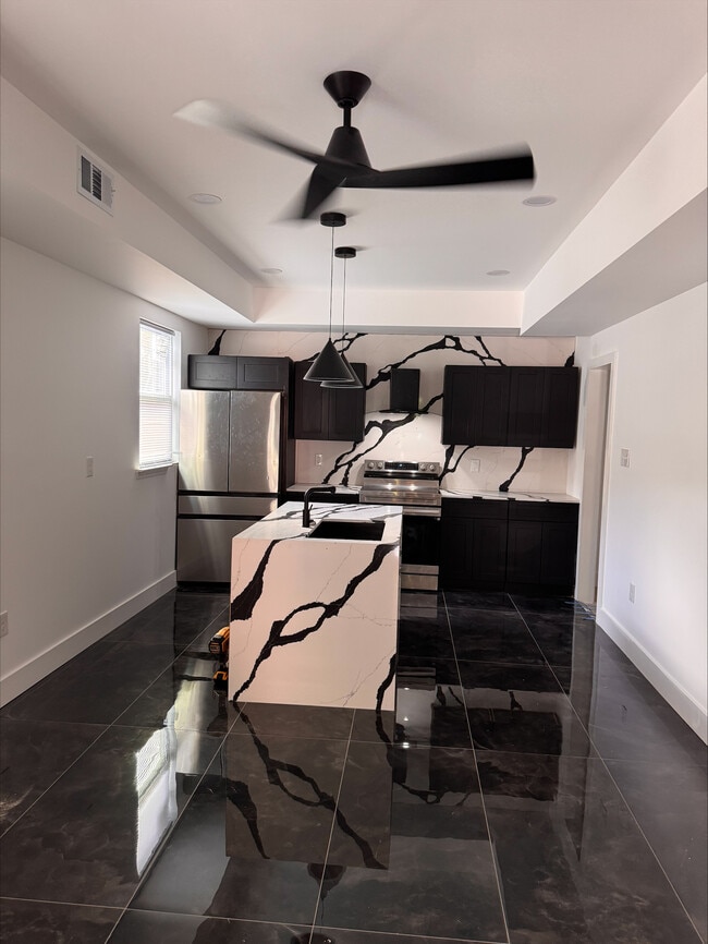 Photo - 1126 Reynes St