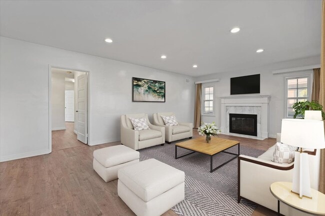 Photo - 336 W Hillcrest Blvd