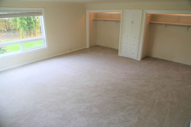 Photo - Seriously Spacious 5 bed 2 bath 36x20 Shop Garden Shed