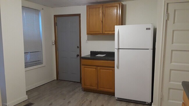 Photo - AVAILABLE JULY - 3 BED 1 BATH Unidad Apt. #2