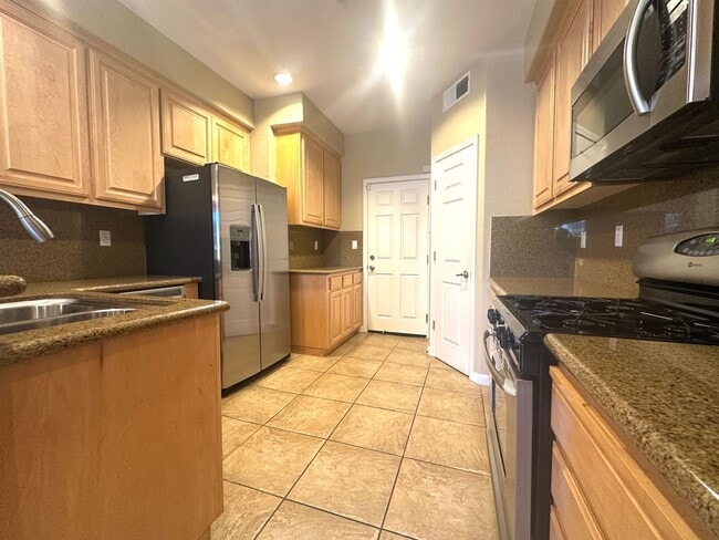 Photo - Gorgeous 3 Bed, 2 Bath in Gated Community in Brentwood