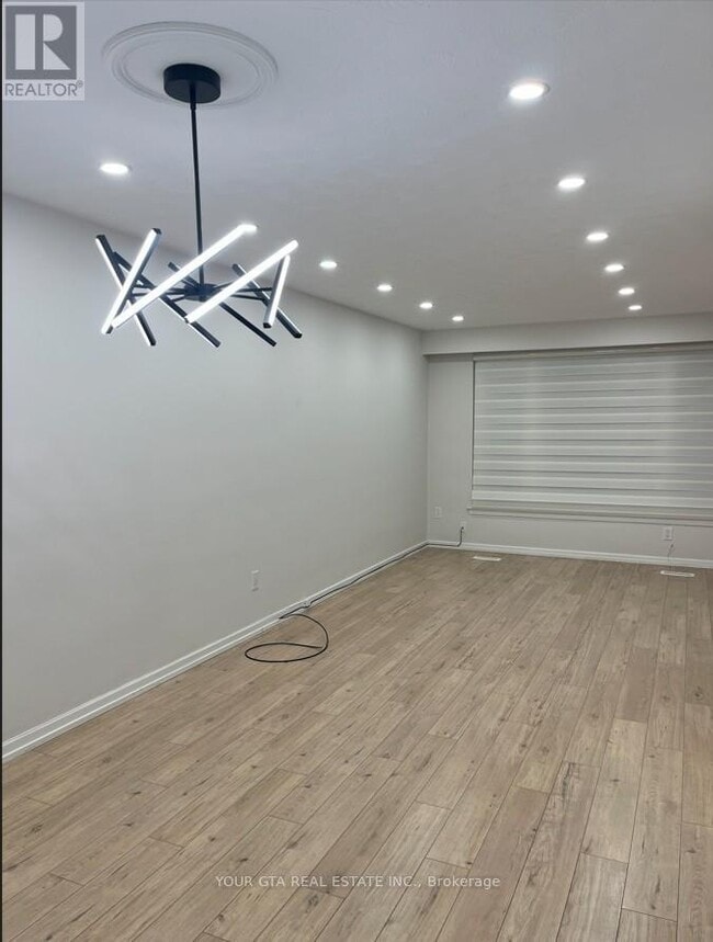 Photo - 1867 Sandgate Crescent