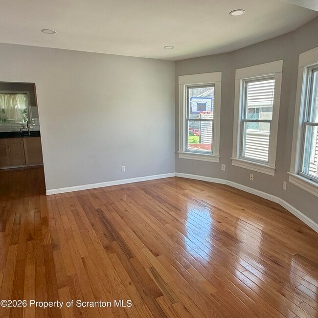 Photo - 530 Myrtle St