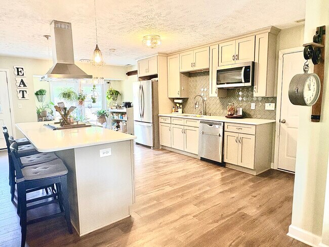 Photo - 372 Woodberry Cir