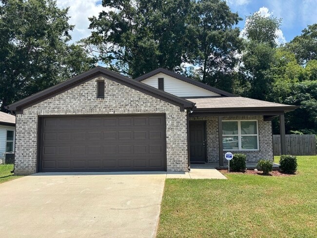 Building Photo - TUSCALOOSA TREASURE! 3BR/2BA | Stainless Steel | Covered Patio & Fenced Yard!