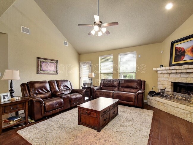 Photo - 1435 Sparrow Song