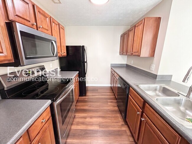 Photo - 3 Bed/2.5 Bath Town Home with Off-Street Parking / Available Now!