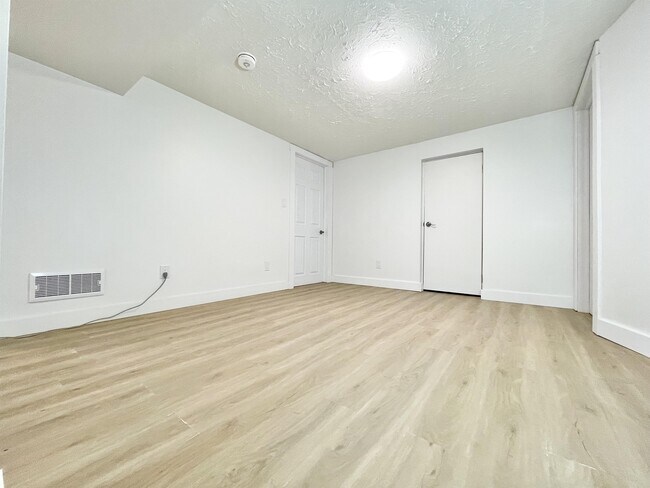 Photo - 428 Thorold Rd Unit 3