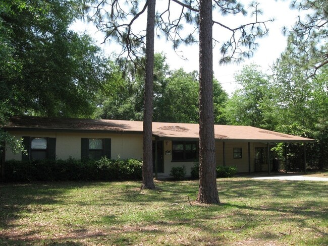 823 Greenleaf Dr