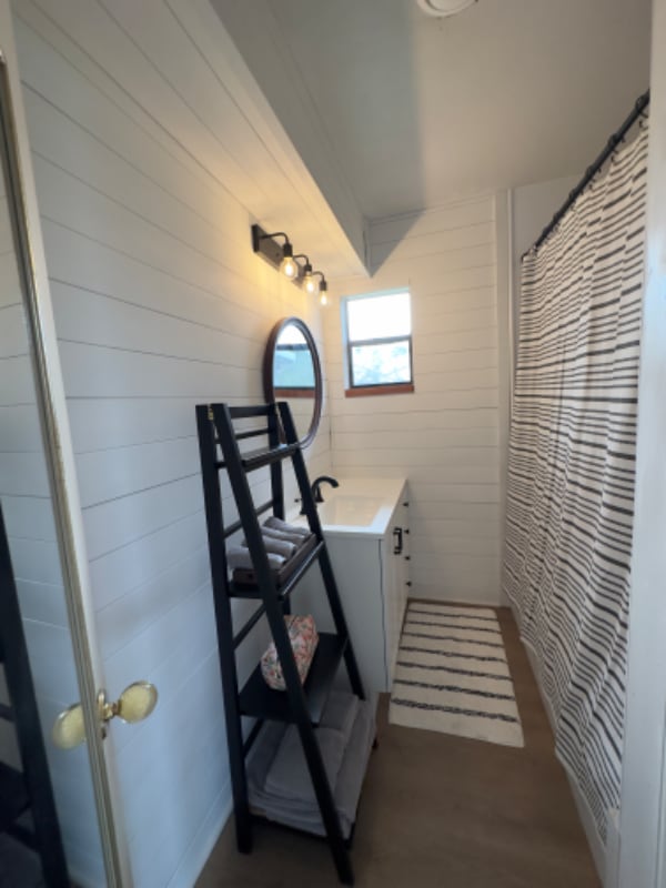 Photo - 801 Indian Creek Ln