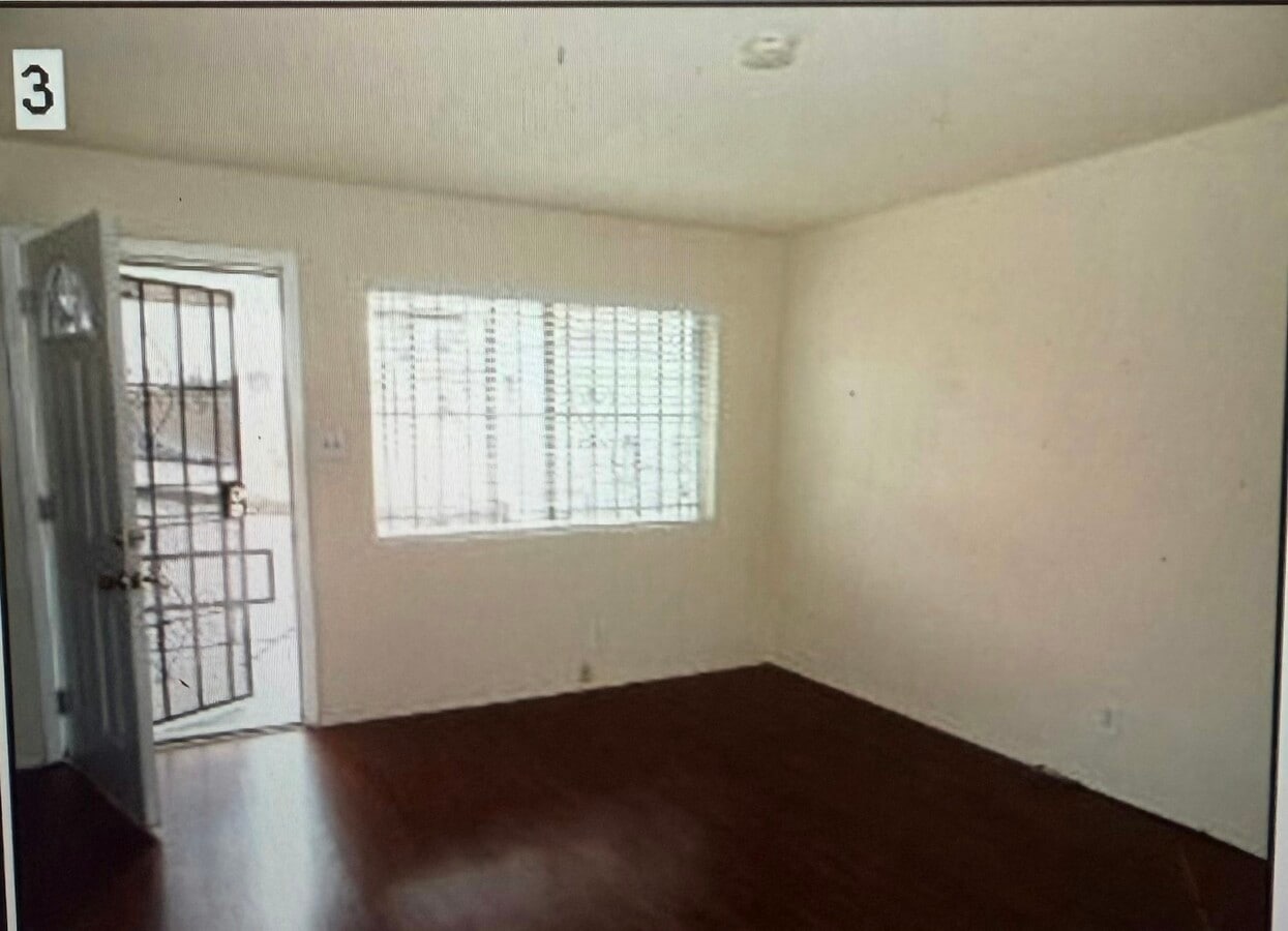 Photo - 1023 E 12th St Unit 3