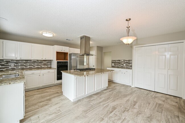 Photo - 2017 Spinnaker Dr