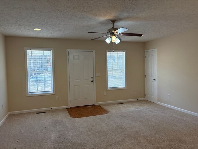 Photo - Spacious 3 BedroomHome with Large Yard!!