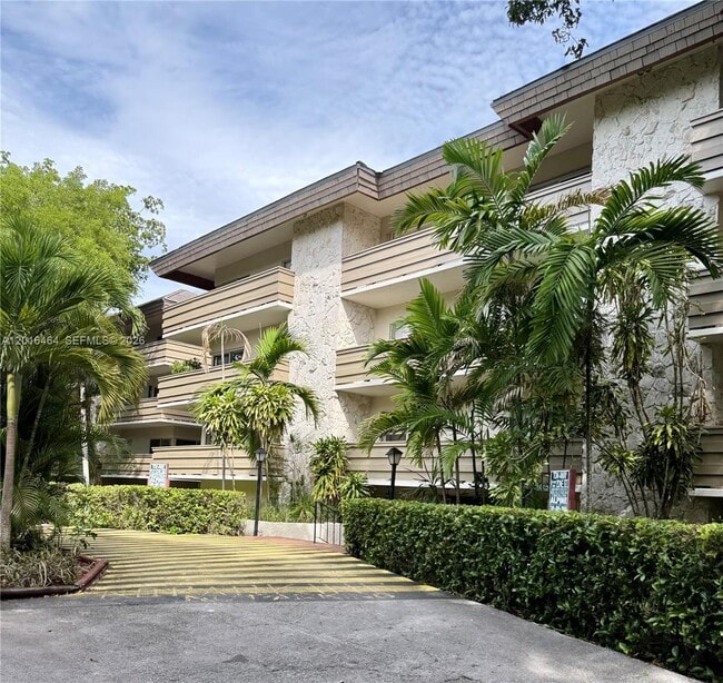 Building Photo - 1205 Mariposa Ave Unit 301