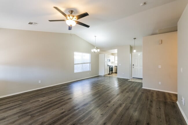 Photo - 16183 W Buchanan St
