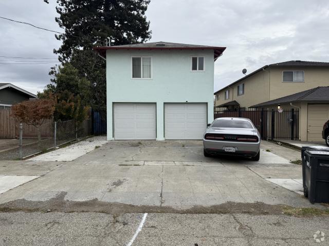 Building Photo - 2 bedroom in Oakland CA 94605 Rental