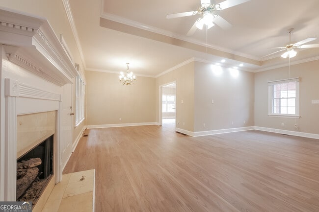 Photo - 100 Carriage Chase