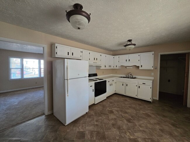 Photo - 6615 Keeler Dr