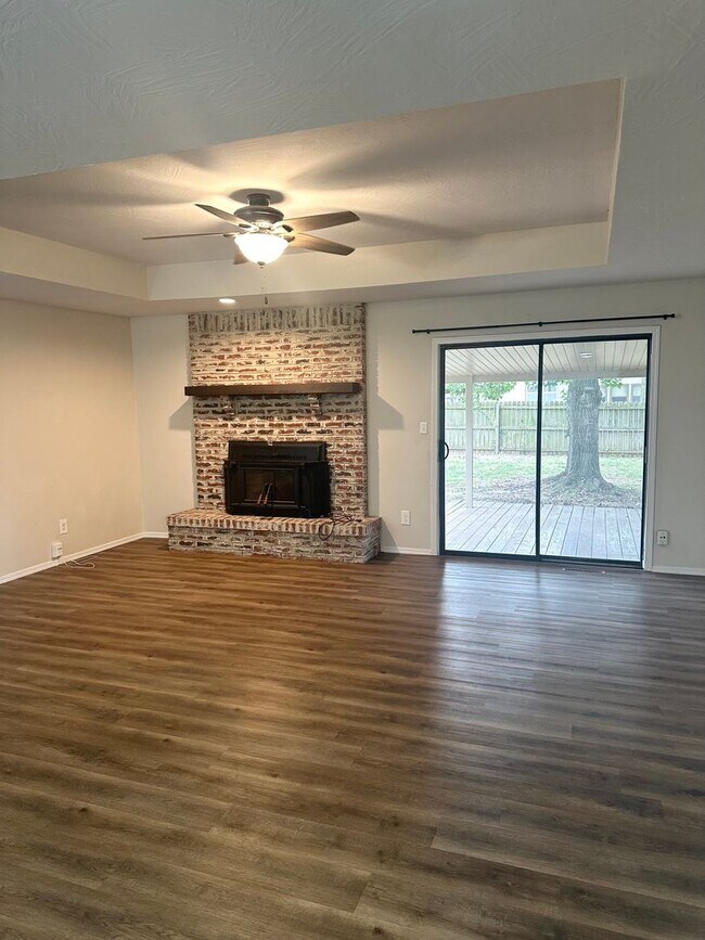 Photo - Modern Comfort Meets Outdoor Bliss in This...