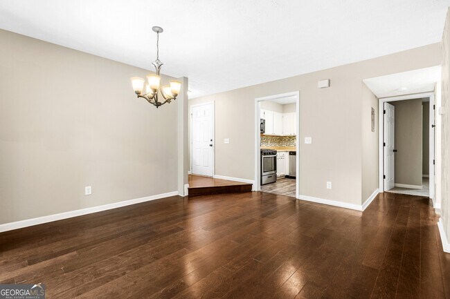 Photo - 651 Stratford Green Way