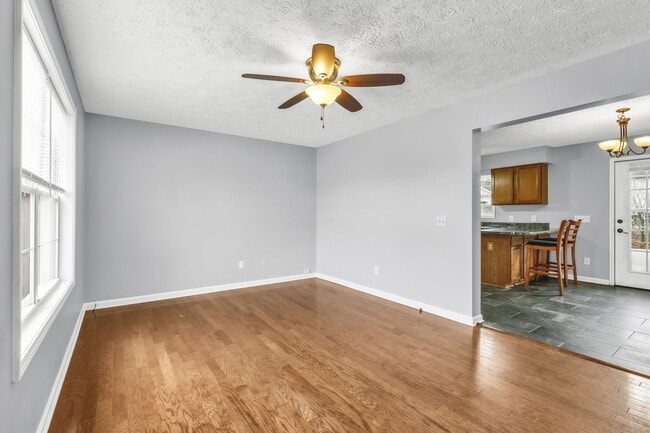 Photo - 912 Lyme Brook Ln