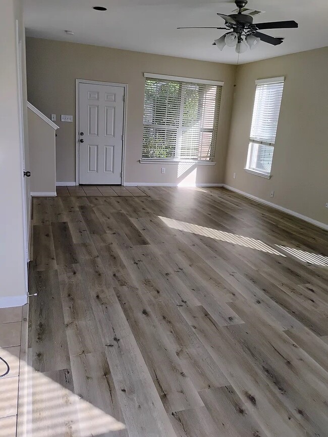 Building Photo - 926 Owl Landing Dr Rental