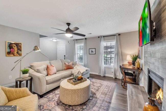 Photo - 4521 Coopers Creek Cir SE