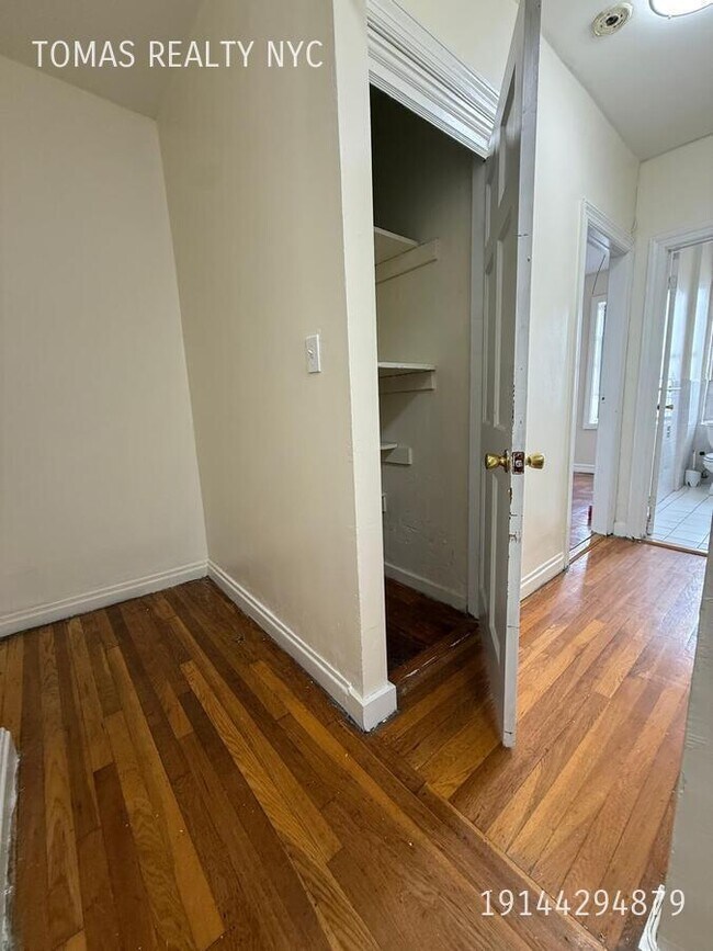 Photo - 710 E 235th St Unidad E1