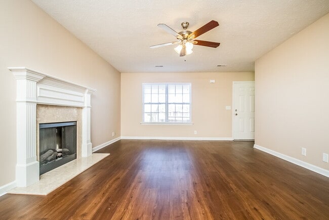 Photo - 408 Glenmore Ct