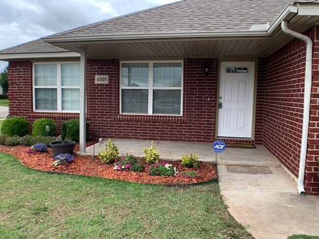 Photo - Newer 3 Bedroom off I-240