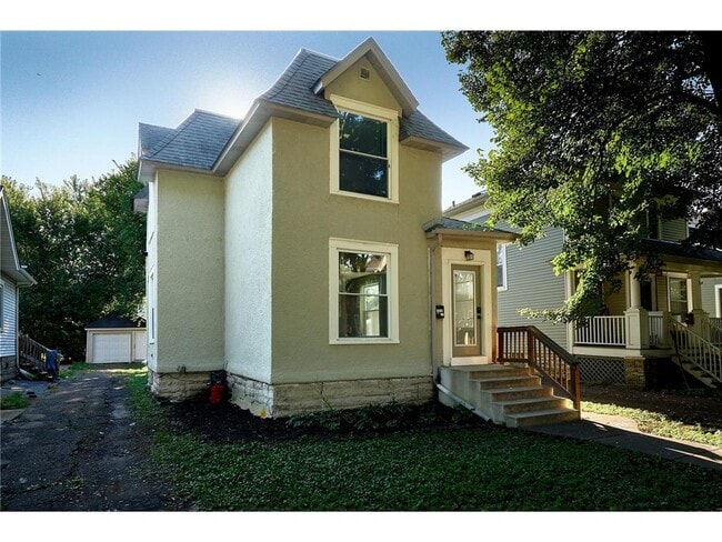 Building Photo - 1036 15th Ave SE