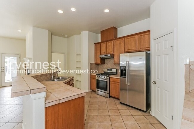 Photo - 709 W 35th St
