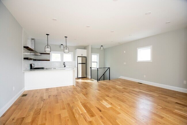 Photo - 348 Chelsea St Unit 3