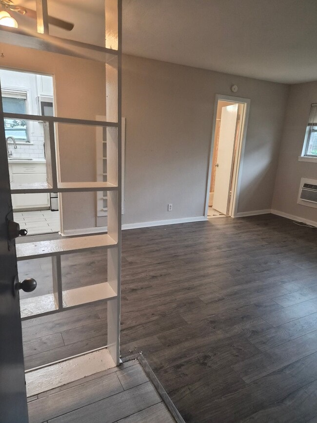 Photo - 3619 Garrott St