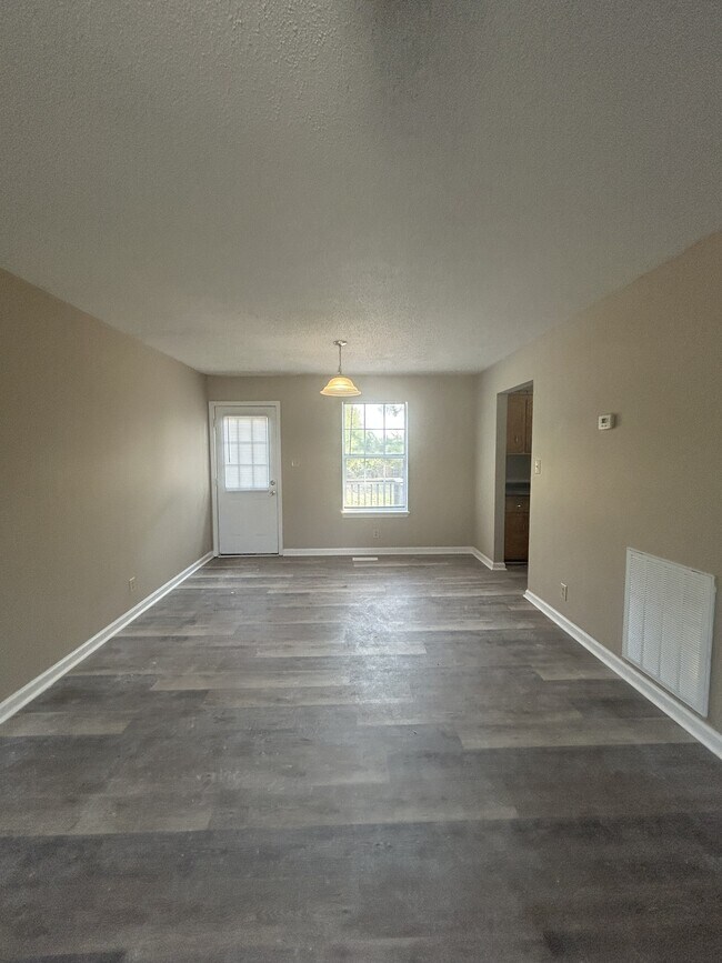 Photo - 2070 Carneal Ln