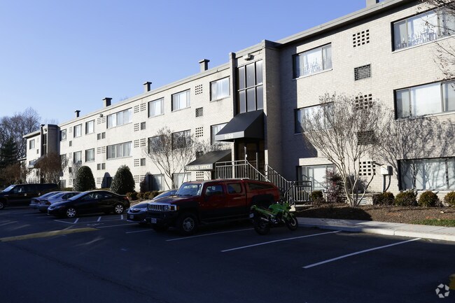 Canterbury Square Apartments