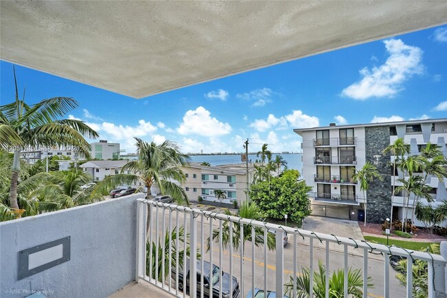 Photo - 1801 S Treasure Dr Unidad 4