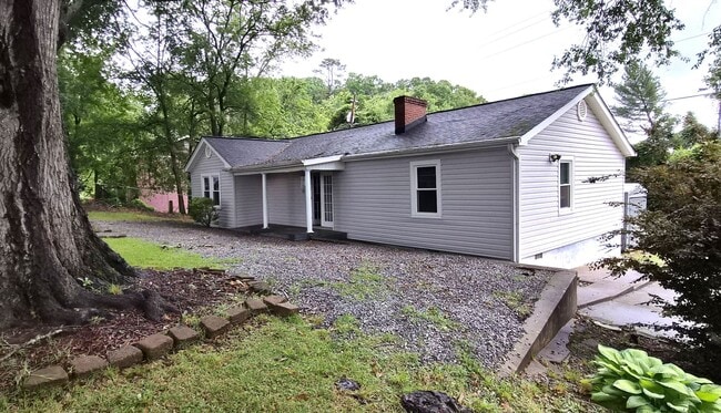 Building Photo - 332 N Fishtrap Rd