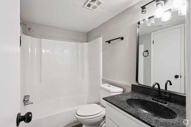 2BR, 1BA - 975SF - Bathroom
