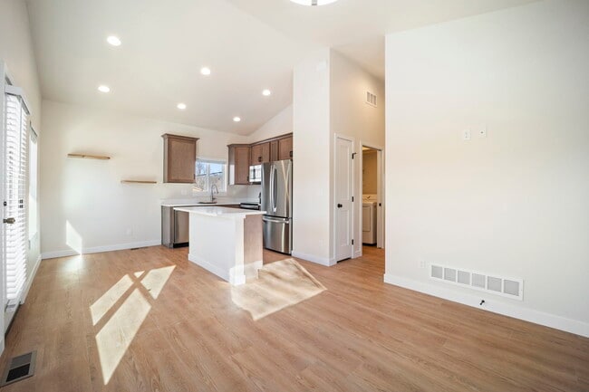 Photo - 824 E Moreno Ave